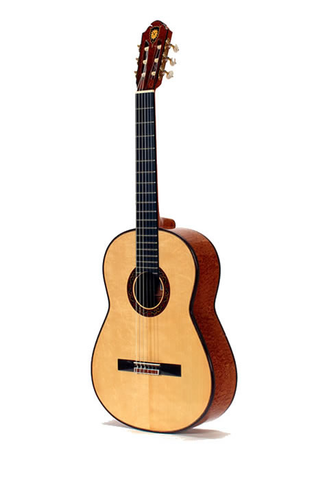 Guitar Opus 1V | Soundboard: Bears claw (haselfichte) spruce. Sandwich top | Body: Sapele pommele